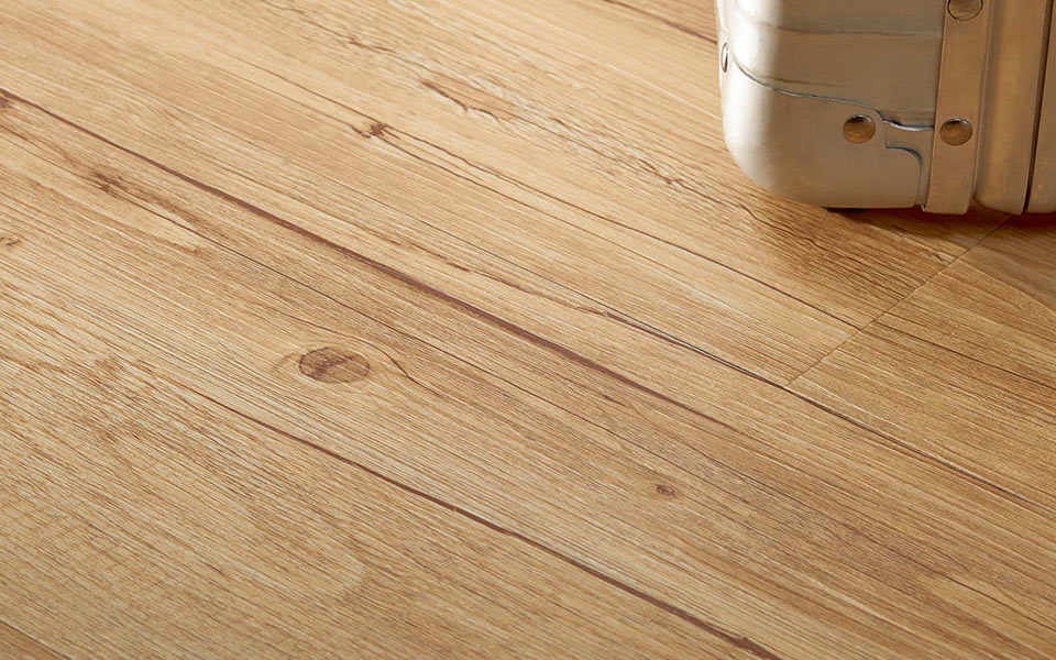 Designboden mit einer Reproduktion von hellem Holz