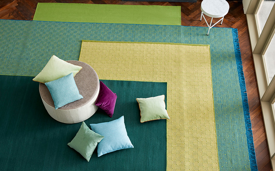 Teppiche in verschiedenen Grüntönen warten auf Sie